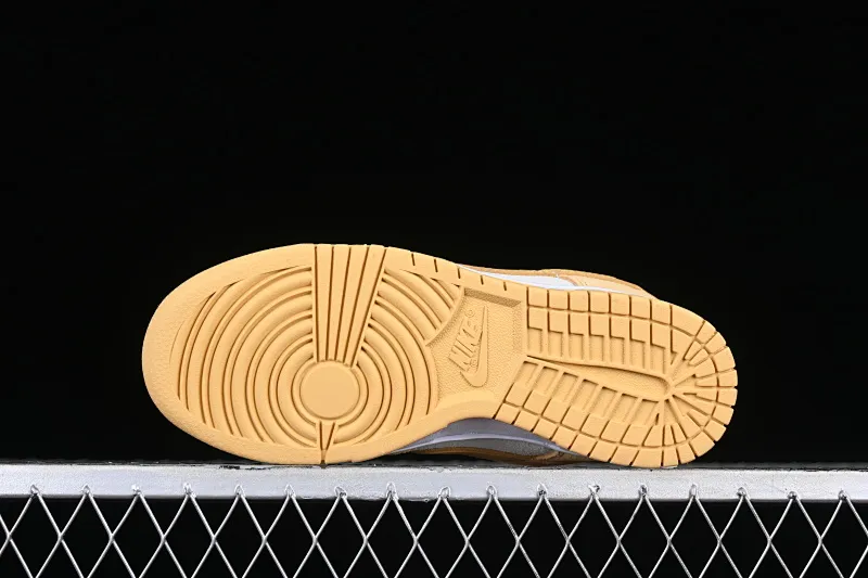 All Categories Nk SB Dunk Series Nk SB Dunk Low Low-top sneakers Cost-effective version Nk Dunk Low "Gold Suede" Cheese Pudding Ice Cream Yellow White SB Low-top casual sports skateboard shoes DV7411-200